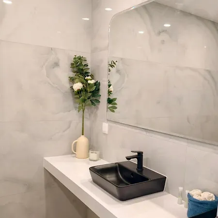 S & H Sunny Apartment In Students City With Private Garage, Sofia Apartman *
