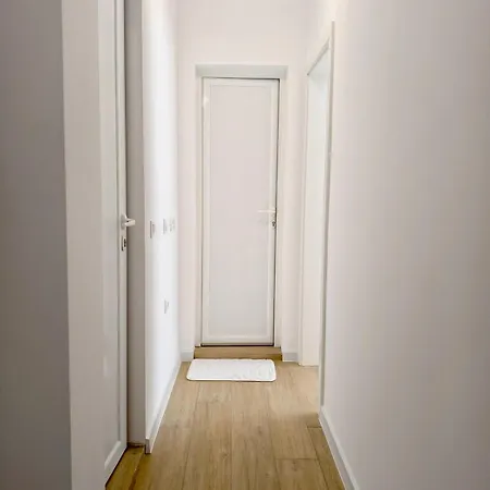 S & H Sunny Apartment In Students City With Private Garage, Sofia Apartman Szófia
