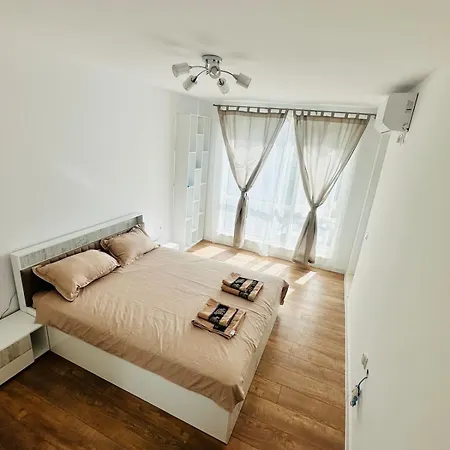 S & H Sunny Apartment In Students City With Private Garage, Sofia *